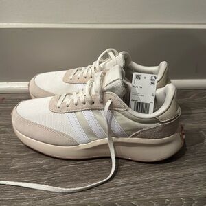 Adidas Run 70s, size 8